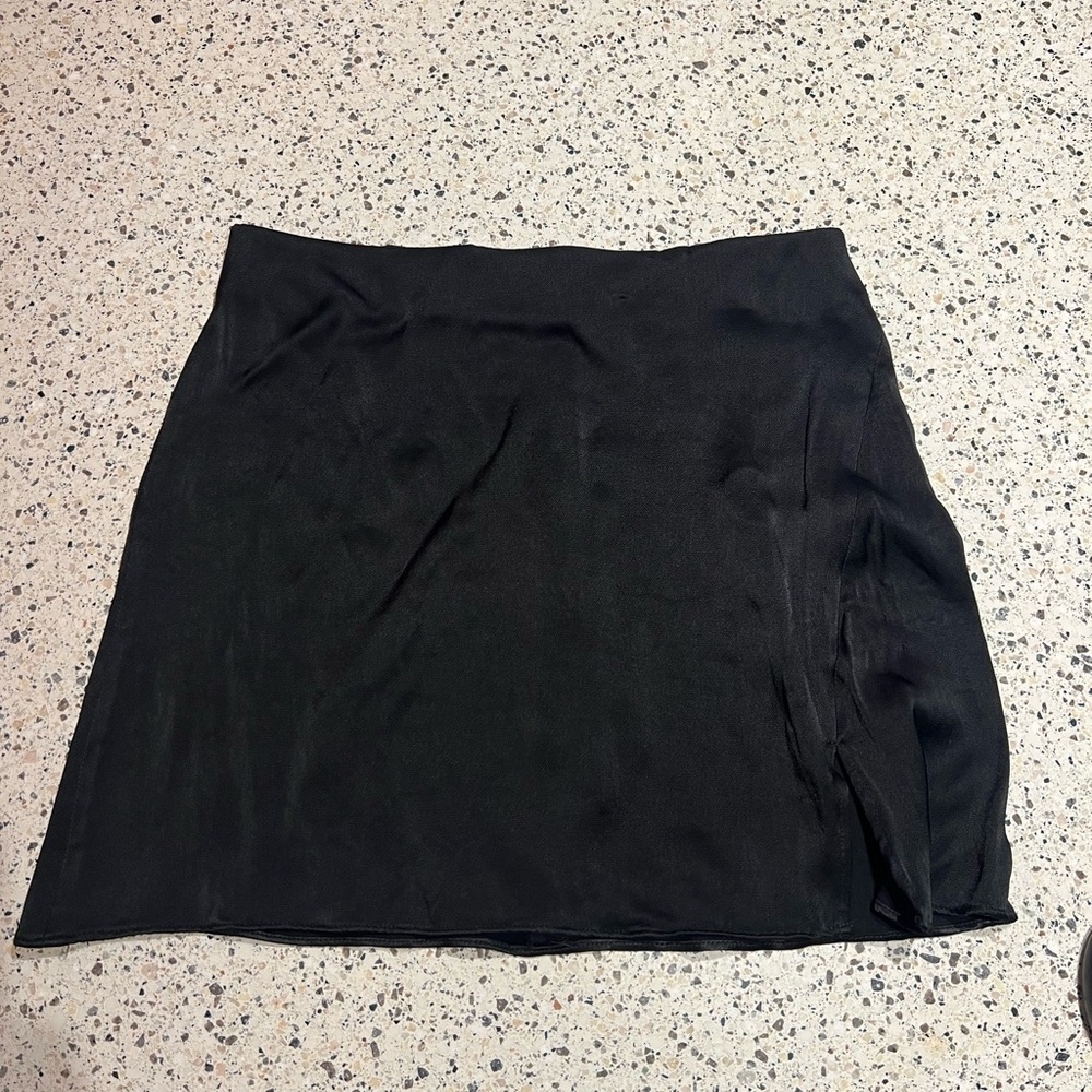 Aritzia | Patio Satin Mini Skirt in Black - Size 6 - Picture 1 of 7